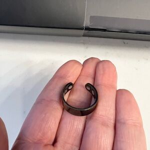 Elegant Black Women's Magnetic ring